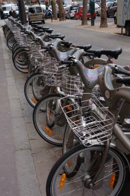 Das Pariser Pendant zu Call-a-bike der DB - hier geparkt!